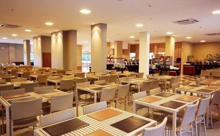 Wyndham Olimpia Royal Hotels Eksteriør billede The dining room at the University of Nottingham Malaysia Campus