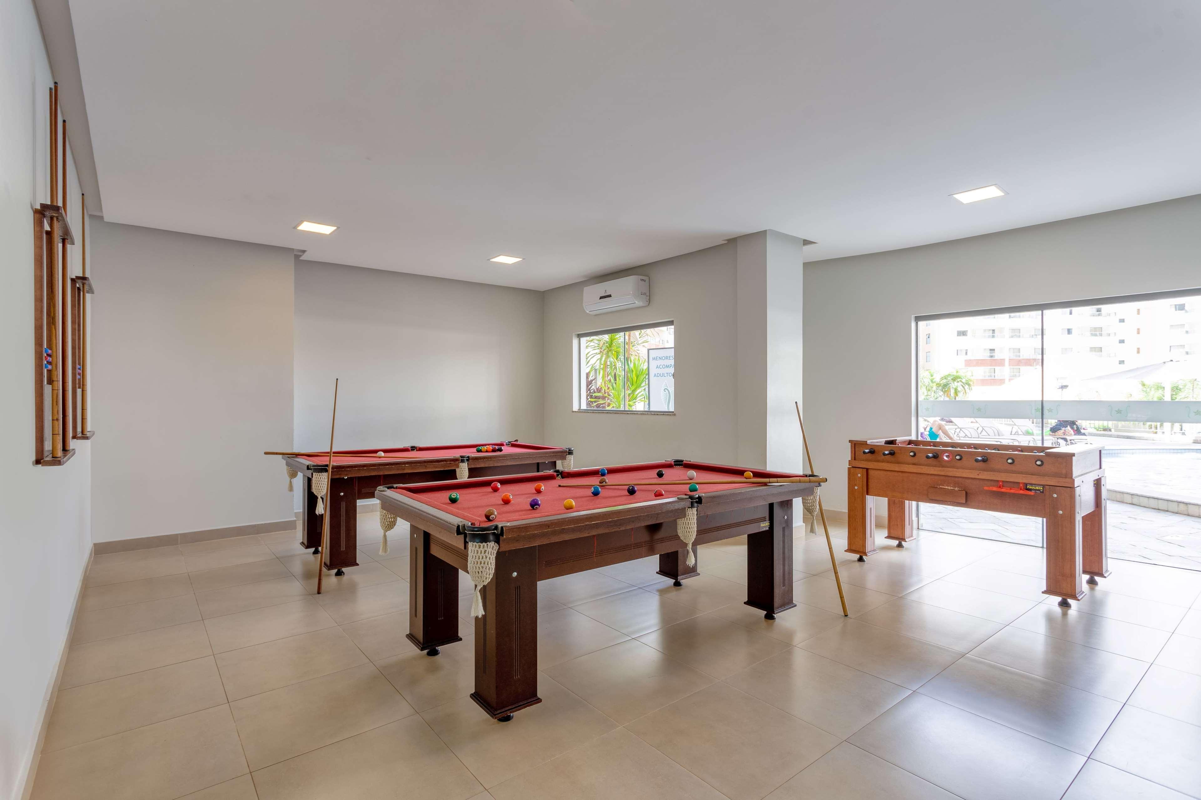 Wyndham Olimpia Royal Hotels Eksteriør billede A pool table and a foosball table
