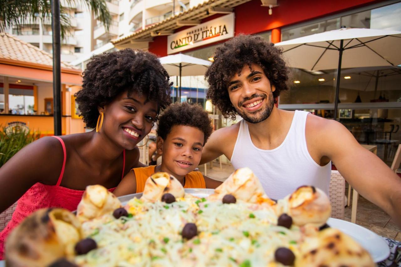 Wyndham Olimpia Royal Hotels Eksteriør billede A family from Cape Verde