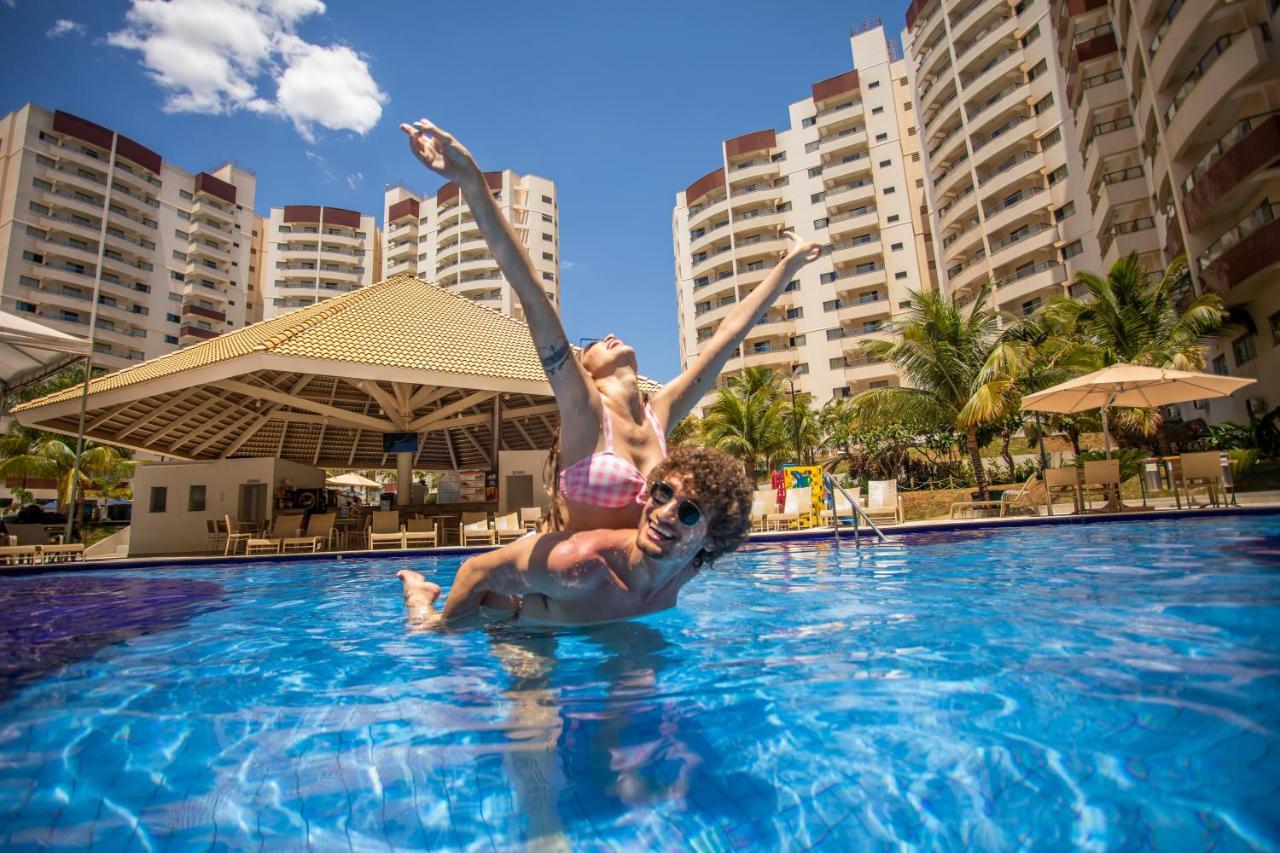 Wyndham Olimpia Royal Hotels Eksteriør billede A couple at the pool