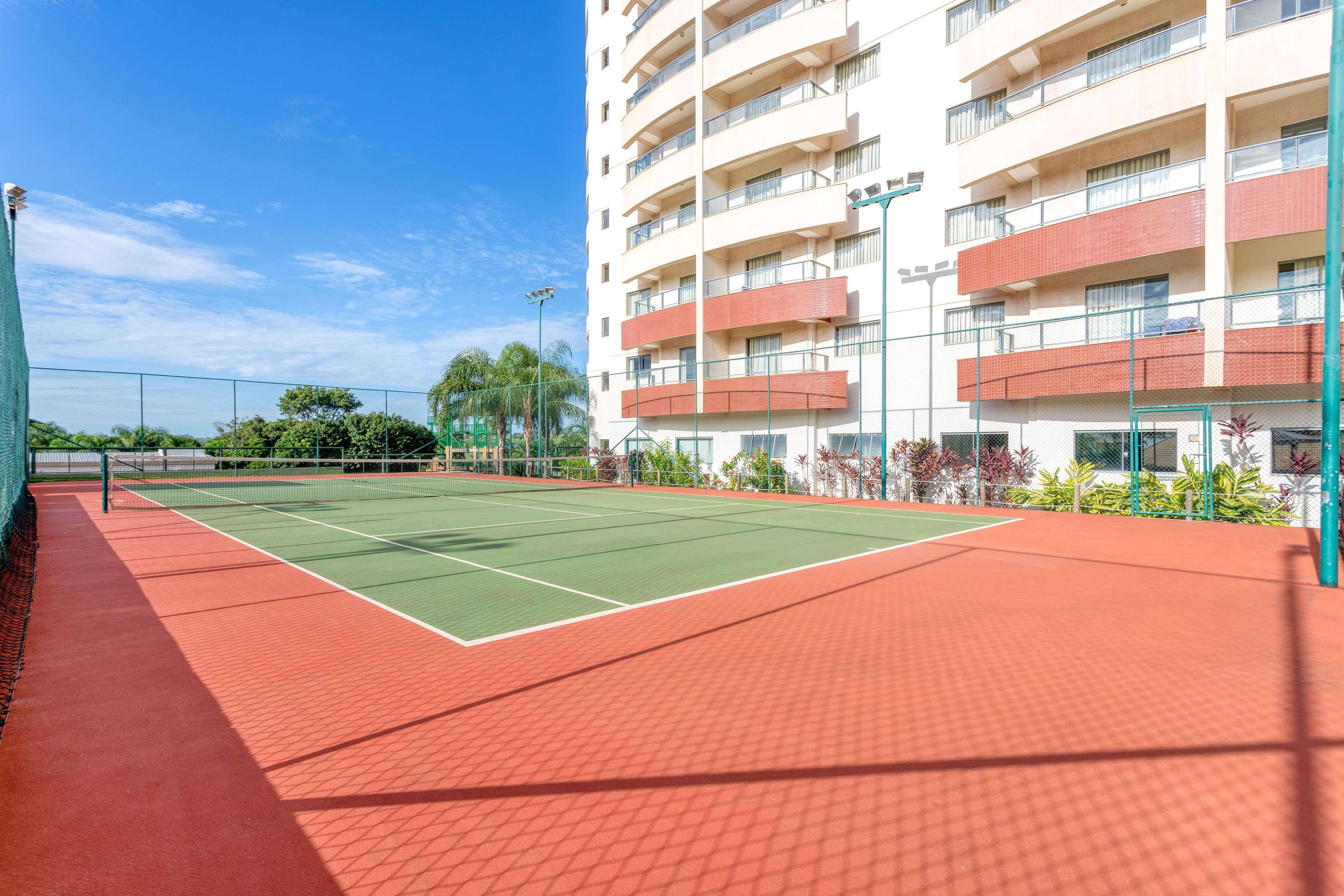 Wyndham Olimpia Royal Hotels Eksteriør billede Tennis Courts